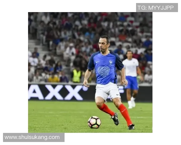 红色头像男足球明星的传奇故事与辉煌成就揭秘