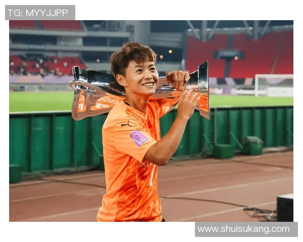 足球明星王霜展现泳装魅力引发热议网友纷纷点赞支持她的自信与风采